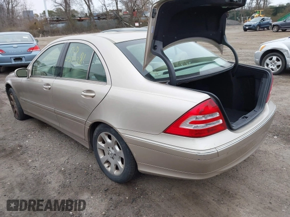 2005 Mercedes-Benz C 240 with VIN WDBRF81J55F638176, listed as a IAAI auction lot 41927939 with Not Provided miles and . Bid and sale history available at DreamBid. Image 3.