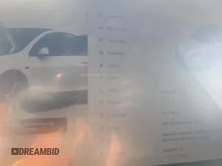 2022 Tesla Model Y Long Range z VIN 7SAYGAEE6NF492070, wystawiony jako Copart lot #52032415 z przebiegiem 143 732 mil mil oraz Szkody całkowita. Historia ofert i sprzedaży dostępna na DreamBid. Obrazek 9.