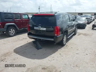 2008 Cadillac Escalade z VIN 1GYEC63858R195855, wystawiony jako IAAI lot #42541735 z przebiegiem Nie podano mil oraz . Historia ofert i sprzedaży dostępna na DreamBid. Obrazek 4.