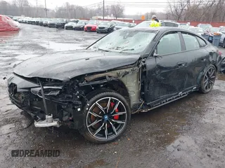 2024 BMW i4 M50 z VIN WBY33AW00RFS06591, wystawiony jako IAAI lot #41863252 z przebiegiem 15 260 mil mil oraz . Historia ofert i sprzedaży dostępna na DreamBid. Obrazek 2.