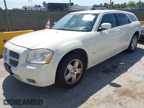 2005 Dodge Magnum SXT z VIN 2D8GZ48V55H688447, wystawiony jako IAAI lot #42349578 z przebiegiem 152 496 mil mil oraz . Historia ofert i sprzedaży dostępna na DreamBid. Obrazek 2.