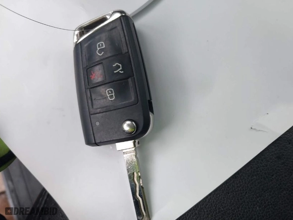2019 Volkswagen Tiguan SE with VIN 3VV3B7AX6KM138493, listed as a IAAI auction lot 41367279 with 84,534 mi miles. Bid and sale history available at carsss.com. Image 11.