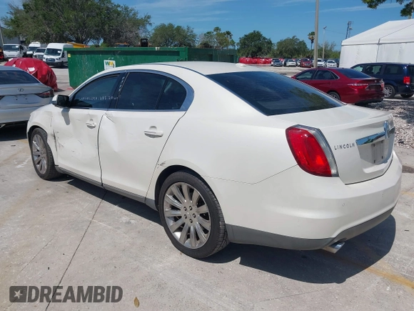 2009 Lincoln MKS z VIN 1LNHM93R39G635008, wystawiony jako IAAI lot #39108905 z przebiegiem 138 132 mil mil oraz . Historia ofert i sprzedaży dostępna na DreamBid. Obrazek 3.
