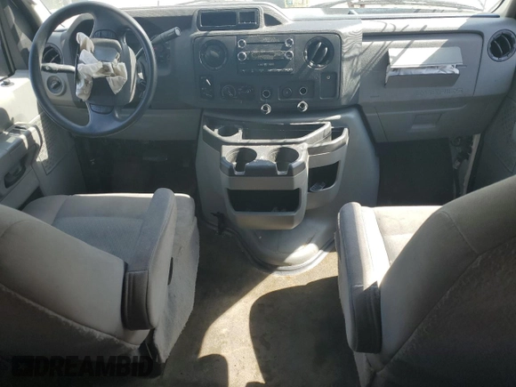 2014 Ford Econoline Passenger XL z VIN 1FBNE3BL3EDA08209, wystawiony jako Copart lot #46532505 z przebiegiem 136 444 mil mil oraz Szkody całkowita. Historia ofert i sprzedaży dostępna na DreamBid. Obrazek 8.