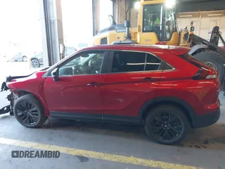 2022 Mitsubishi Eclipse Cross LE z VIN JA4ATVAA6NZ013879, wystawiony jako IAAI lot #41450278 z przebiegiem 33 830 mil mil oraz . Historia ofert i sprzedaży dostępna na DreamBid. Obrazek 15.