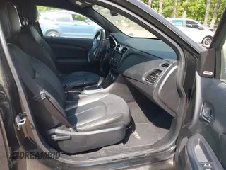 2013 Chrysler 200 Limited with VIN 1C3CCBCGXDN609294, listed as a IAAI auction lot 42172839 with 41,501 mi miles. Bid and sale history available at carsss.com. Image 5.