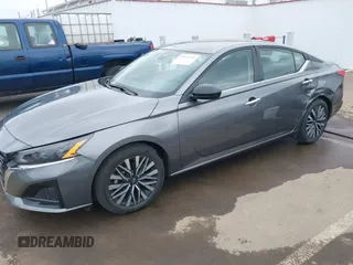 2024 Nissan Altima SV z VIN 1N4BL4DV4RN385646, wystawiony jako IAAI lot #42422125 z przebiegiem 27 335 mil mil oraz . Historia ofert i sprzedaży dostępna na DreamBid. Obrazek 17.