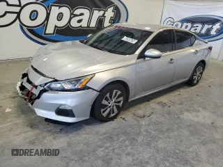 2019 Nissan Altima 2.5 S with VIN 1N4BL4BV7KC239696, listed as a Copart auction lot 86269424 with 136,724 mi miles and Clean Title. Bid and sale history available at carsss.com. Image 1.