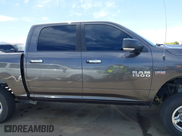 2016 Ram 1500 Big Horn z VIN 3C6RR7LT0GG169525, wystawiony jako IAAI lot #42073312 z przebiegiem 116 965 mil mil oraz . Historia ofert i sprzedaży dostępna na DreamBid. Obrazek 13.