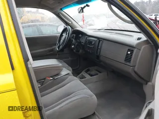 2004 Dodge Dakota Sport z VIN 1D7HG38N64S752270, wystawiony jako IAAI lot #41555599 z przebiegiem 121 283 mil mil oraz . Historia ofert i sprzedaży dostępna na DreamBid. Obrazek 5.