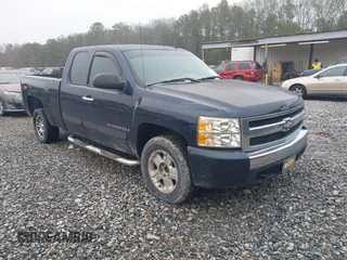2007 Chevrolet Silverado 1500 LT w/1LT with VIN 2GCEC19C971650265, listed as a IAAI auction lot 41572601 with 240,251 mi miles. Bid and sale history available at carsss.com. Image 1.