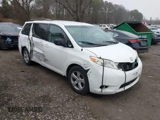 2014 Toyota Sienna LE AAS z VIN 5TDKK3DC9ES511199, wystawiony jako IAAI lot #41901669 z przebiegiem 267 510 mil mil oraz . Historia ofert i sprzedaży dostępna na DreamBid. Obrazek 1.