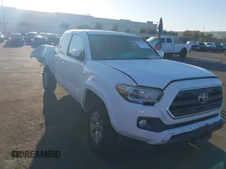 2017 Toyota Tacoma SR5 z VIN 5TFRZ5CN2HX039404, wystawiony jako IAAI lot #41818111 z przebiegiem 107 779 mil mil oraz . Historia ofert i sprzedaży dostępna na DreamBid. Obrazek 1.