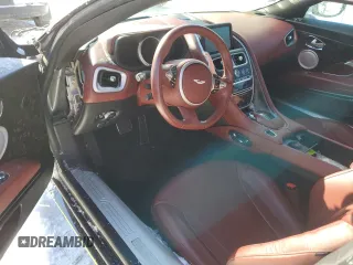2017 Aston Martin DB11 z VIN SCFRMFAVXHGL01257, wystawiony jako Copart lot #86535924 z przebiegiem 35 822 mil mil oraz Szkoda całkowita • Salvage title. Historia ofert i sprzedaży dostępna na DreamBid. Obrazek 8.