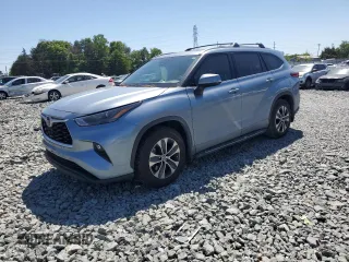 2022 Toyota Highlander XLE z VIN 5TDGZRAH3NS113023, wystawiony jako Copart lot #54632925 z przebiegiem 45 519 mil mil oraz Szkoda całkowita • Salvage title. Historia ofert i sprzedaży dostępna na DreamBid. Obrazek 1.