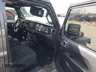 2020 Jeep Wrangler Unlimited Sport S z VIN 1C4HJXDN3LW155884, wystawiony jako IAAI lot #41868363 z przebiegiem 82 901 mil mil oraz . Historia ofert i sprzedaży dostępna na DreamBid. Obrazek 5.