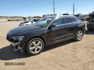 2019 Audi e-tron Premium Plus z VIN WA1LABGE6KB014901, wystawiony jako Copart lot #50910225 z przebiegiem 46 322 mil mil oraz Szkoda całkowita • Salvage title. Historia ofert i sprzedaży dostępna na DreamBid. Obrazek 1.