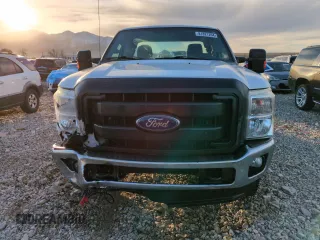 2012 Ford F-350 XL with VIN 1FT8X3B6XCED08530, listed as a Copart auction lot 81821204 with 296,182 mi miles and Salvage title. Bid and sale history available at DreamBid. Image 5.