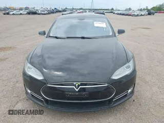 2013 Tesla Model S с VIN 5YJSA1CN1DFP08848, выставлен на аукционе IAAI как лот 42300243 с пробегом Не указан миль и . История ставок и продаж доступна на DreamBid. Изображение 11.