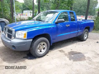 2007 Dodge Dakota ST z VIN 1D7HE22K07S250681, wystawiony jako IAAI lot #42451235 z przebiegiem 263 617 mil mil oraz . Historia ofert i sprzedaży dostępna na DreamBid. Obrazek 2.