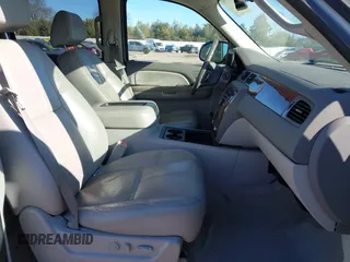 2008 Chevrolet Suburban Commercial with VIN 1GNFK163X8J134555, listed as a IAAI auction lot 41405739 with 205,810 mi miles. Bid and sale history available at carsss.com. Image 5.