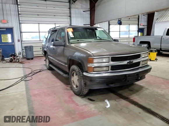 1998 Chevrolet Tahoe z VIN 1GNEK13R0WJ302401, wystawiony jako Copart lot #47196925 z przebiegiem 202 595 mil mil oraz Szkoda całkowita • Salvage title. Historia ofert i sprzedaży dostępna na DreamBid. Obrazek 12.