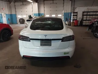 2022 Tesla Model S z VIN 5YJSA1E59NF493914, wystawiony jako IAAI lot #41626020 z przebiegiem Nie podano mil oraz . Historia ofert i sprzedaży dostępna na DreamBid. Obrazek 16.