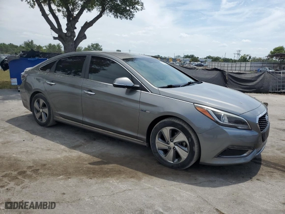 2017 Hyundai Sonata Hybrid Limited with VIN KMHE34L34HA071262, listed as a Copart auction lot 52198895 with 136,943 mi miles and Salvage Title. Bid and sale history available at carsss.com. Image 4.