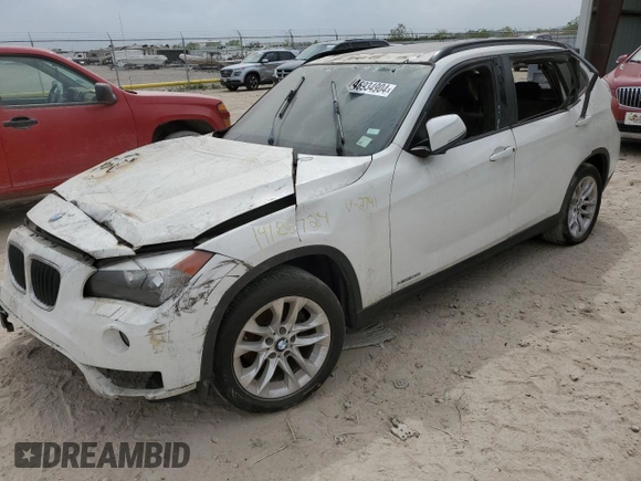 2015 BMW X1 xDrive28i z VIN WBAVL1C5XFVY32741, wystawiony jako Copart lot #70323344 z przebiegiem Nie podano mil oraz Szkoda całkowita • Salvage title. Historia ofert i sprzedaży dostępna na DreamBid. Obrazek 1.