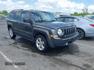 2015 Jeep Patriot Latitude z VIN 1C4NJPFB8FD419929, wystawiony jako IAAI lot #42315972 z przebiegiem 176 735 mil mil oraz . Historia ofert i sprzedaży dostępna na DreamBid. Obrazek 1.
