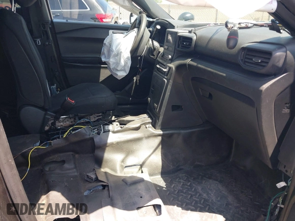 2020 Ford Police Interceptor Utility z VIN 1FM5K8AB6LGA19058, wystawiony jako IAAI lot #42223865 z przebiegiem 67 047 mil mil oraz . Historia ofert i sprzedaży dostępna na DreamBid. Obrazek 5.