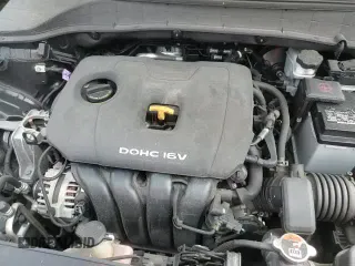 2021 Hyundai Kona SEL z VIN KM8K22AA2MU703177, wystawiony jako Copart lot #81137205 z przebiegiem 46 422 mil mil oraz Szkoda całkowita • Salvage title. Historia ofert i sprzedaży dostępna na DreamBid. Obrazek 14.
