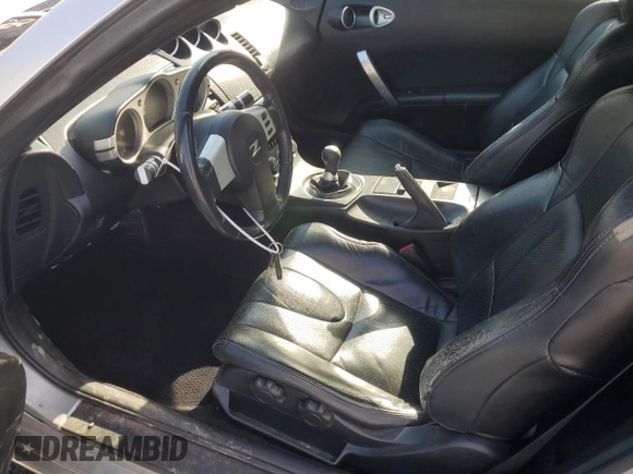 2004 Nissan 350Z Enthusiast z VIN JN1AZ36A54T015600, wystawiony jako Copart lot #53322995 z przebiegiem 114 850 mil mil oraz Czysty tytuł • Clean title. Historia ofert i sprzedaży dostępna na DreamBid. Obrazek 7.