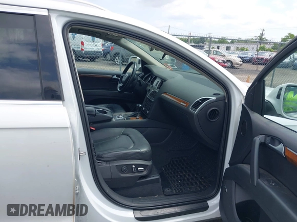 2015 Audi Q7 Premium Plus with VIN WA1LGBFE1FD004786, listed as a IAAI auction lot 42726311 with 245,611 mi miles and . Bid and sale history available at DreamBid. Image 5.