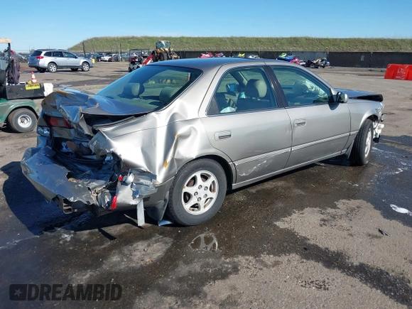 1998 Toyota Camry LE z VIN 4T1BG28KXWU248887, wystawiony jako IAAI lot #41507392 z przebiegiem Nie podano mil oraz . Historia ofert i sprzedaży dostępna na DreamBid. Obrazek 4.