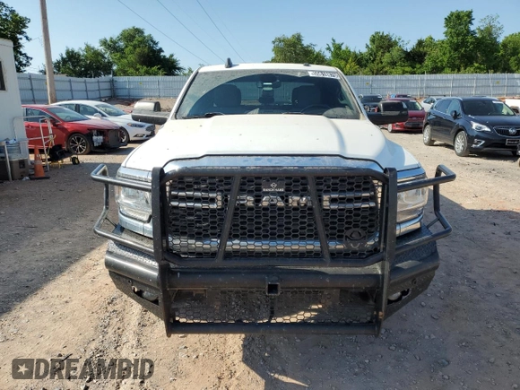 2022 Ram 2500 Big Horn z VIN 3C6UR5DL3NG322697, wystawiony jako Copart lot #55618875 z przebiegiem 132 590 mil mil oraz Czysty tytuł • Clean title. Historia ofert i sprzedaży dostępna na DreamBid. Obrazek 5.