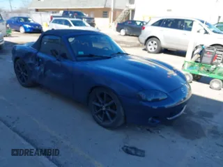 2002 Mazda MX-5 Miata Cloth z VIN JM1NB353920234533, wystawiony jako IAAI lot #41735487 z przebiegiem 112 661 mil mil oraz . Historia ofert i sprzedaży dostępna na DreamBid. Obrazek 1.