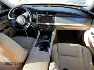 2016 Jaguar XF 35t Premium z VIN SAJBD4BV9GCY24246, wystawiony jako Copart lot #80526534 z przebiegiem Nie podano mil oraz Czysty tytuł • Clean title. Historia ofert i sprzedaży dostępna na DreamBid. Obrazek 8.