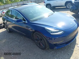 2018 Tesla Model 3 Long Range Battery z VIN 5YJ3E1EB0JF064945, wystawiony jako IAAI lot #42198286 z przebiegiem 35 112 mil mil oraz . Historia ofert i sprzedaży dostępna na DreamBid. Obrazek 1.