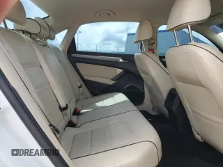 2017 Volkswagen Passat R-Line z VIN 1VWDT7A38HC052171, wystawiony jako Copart lot #55157965 z przebiegiem 82 371 mil mil oraz Szkoda całkowita • Salvage title. Historia ofert i sprzedaży dostępna na DreamBid. Obrazek 10.