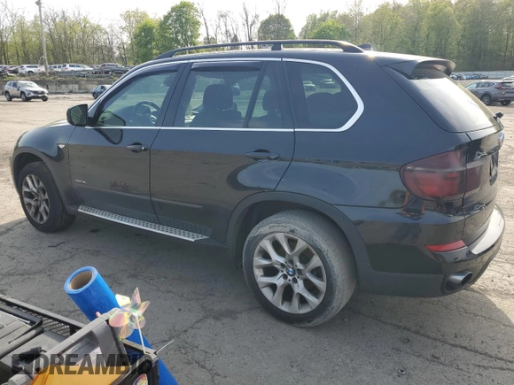 2013 BMW X5 xDrive35i z VIN 5UXZV4C56D0B24871, wystawiony jako Copart lot #55187185 z przebiegiem 141 533 mil mil oraz Czysty tytuł • Clean title. Historia ofert i sprzedaży dostępna na DreamBid. Obrazek 2.