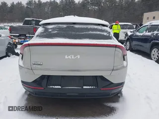 2022 Kia EV6 Wind z VIN KNDC3DLCXN5061934, wystawiony jako IAAI lot #41452465 z przebiegiem 74 923 mil mil oraz . Historia ofert i sprzedaży dostępna na DreamBid. Obrazek 17.