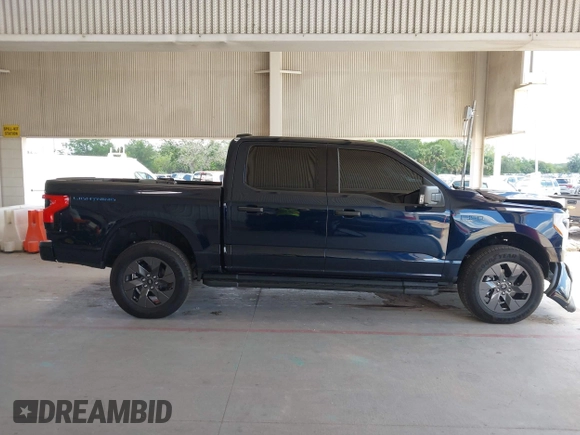 2024 Ford F-150 Lightning XLT z VIN 1FTVW3LK9RWG08466, wystawiony jako IAAI lot #42251872 z przebiegiem 3 045 mil mil oraz . Historia ofert i sprzedaży dostępna na DreamBid. Obrazek 14.
