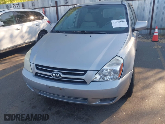 2006 Kia Sedona LX with VIN KNDMB233366032380, listed as a IAAI auction lot 42196919 with 132,336 mi miles. Bid and sale history available at carsss.com. Image 6.