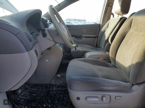2005 Toyota Sienna LE with VIN 5TDBA23C25S030774, listed as a Copart auction lot 80359744 with 518,172 mi miles and Clean Title. Bid and sale history available at carsss.com. Image 7.