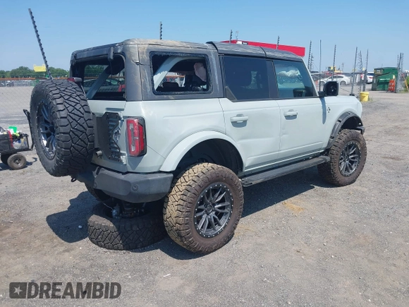 2022 Ford Bronco z VIN 1FMEE5DP3NLA80097, wystawiony jako IAAI lot #42461114 z przebiegiem 32 406 mil mil oraz . Historia ofert i sprzedaży dostępna na DreamBid. Obrazek 4.