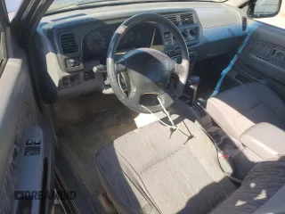 2000 Nissan Frontier XE z VIN 1N6ED26T3YC411827, wystawiony jako Copart lot #48612455 z przebiegiem 140 373 mil mil oraz Czysty tytuł • Clean title. Historia ofert i sprzedaży dostępna na DreamBid. Obrazek 8.