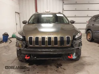 2015 Jeep Cherokee Trailhawk with VIN 1C4PJMBSXFW563144, listed as a IAAI auction lot 40667962 with 121,536 mi miles. Bid and sale history available at carsss.com. Image 13.