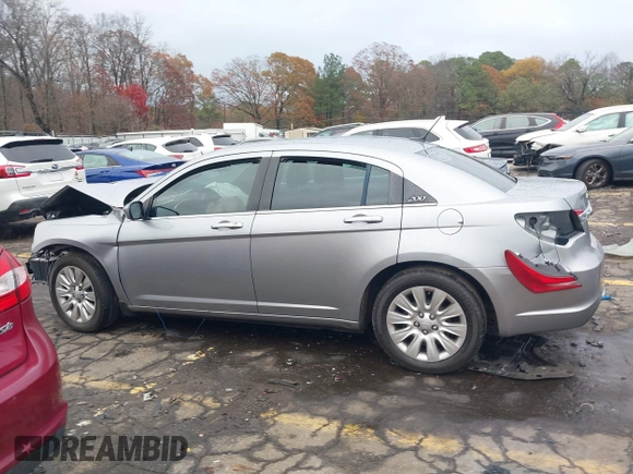 2014 Chrysler 200 LX z VIN 1C3CCBAB3EN207979, wystawiony jako IAAI lot #40997988 z przebiegiem 120 198 mil mil oraz . Historia ofert i sprzedaży dostępna na DreamBid. Obrazek 14.