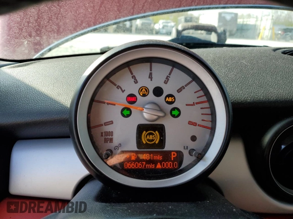 2007 MINI Hardtop z VIN WMWMF33547TT54263, wystawiony jako Copart lot #53400615 z przebiegiem 66 067 mil mil oraz Szkoda całkowita • Salvage title. Historia ofert i sprzedaży dostępna na DreamBid. Obrazek 9.